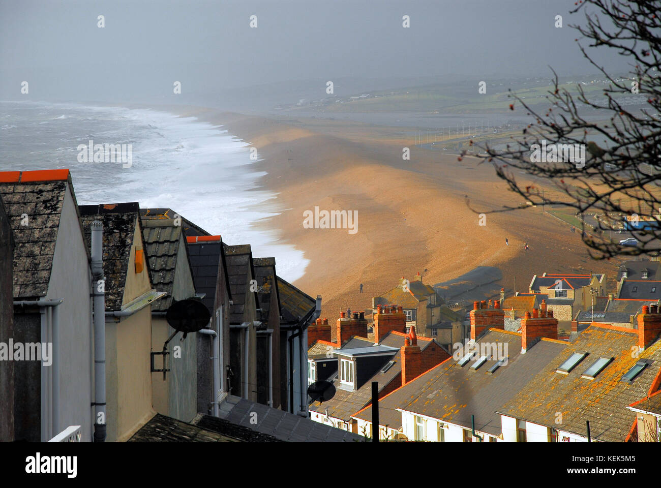Portland, Dorset, UK. 21st Oct, 2017. UK Weather. Huge waves batter