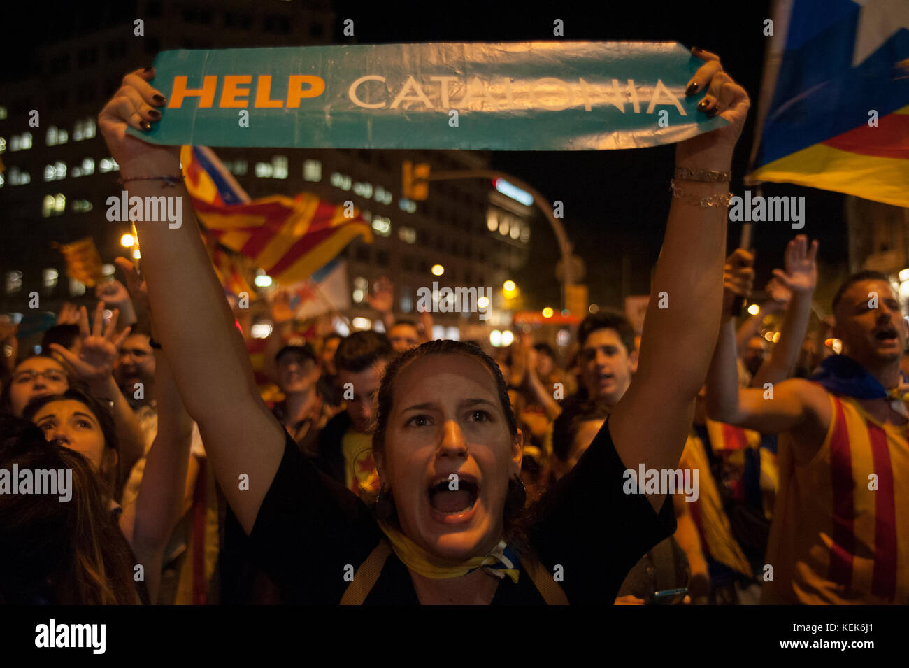 Barcelona, Catalonia. October 21, 2017. Demonstrators take part at a protest against the National Court's decision to imprison civil society leaders, in Barcelona. The Spanish government moved decisively Saturday to use a previously untapped constitutional power so it can take control of Catalonia and derail the independence movement led by separatist politicians in the prosperous industrial region. Credit: Charlie Perez/Alamy Live News Stock Photo