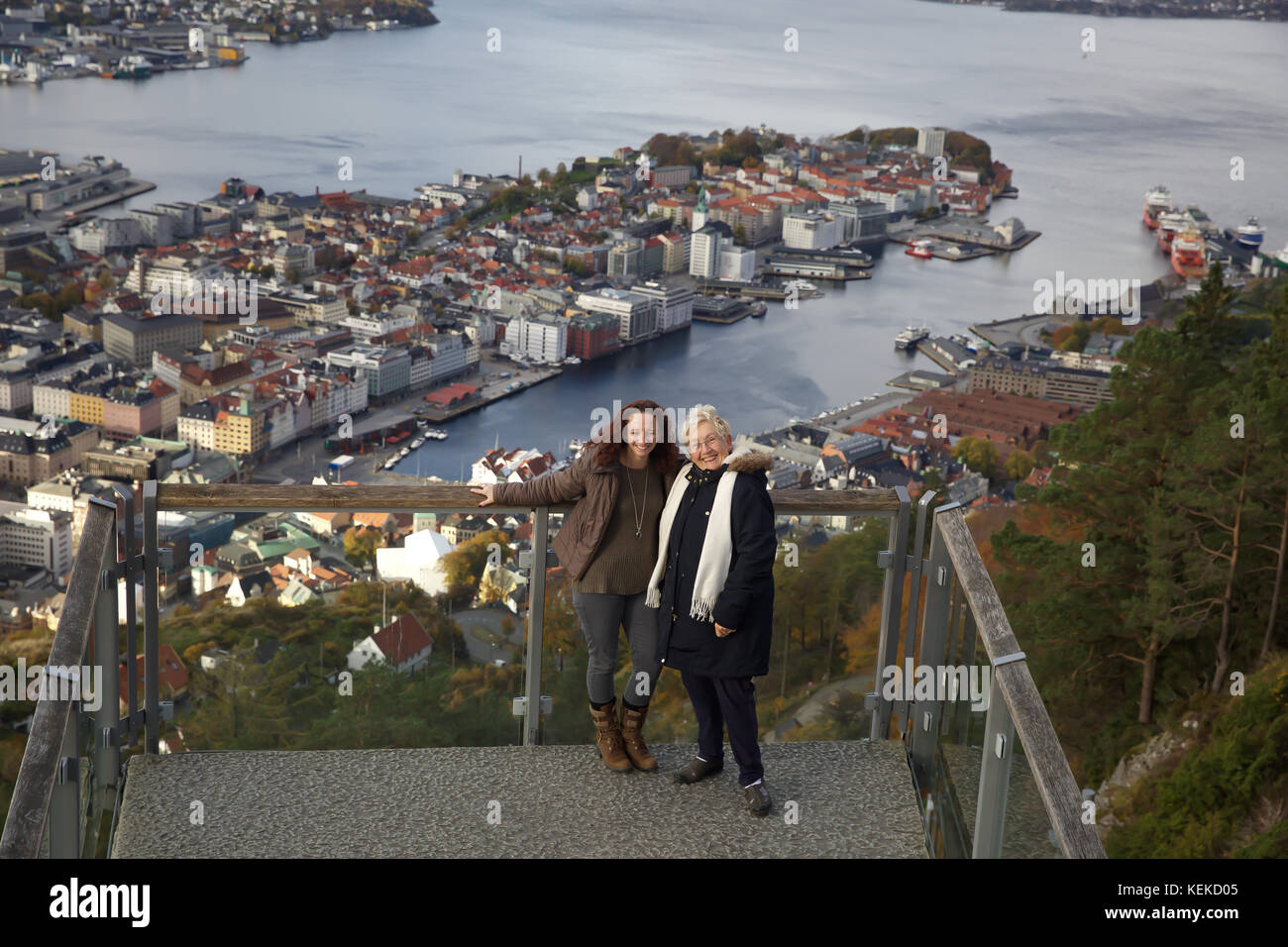 Bergen, Norway. 22nd Oct, 2017. Autumn sunshine across Bergen in Norway