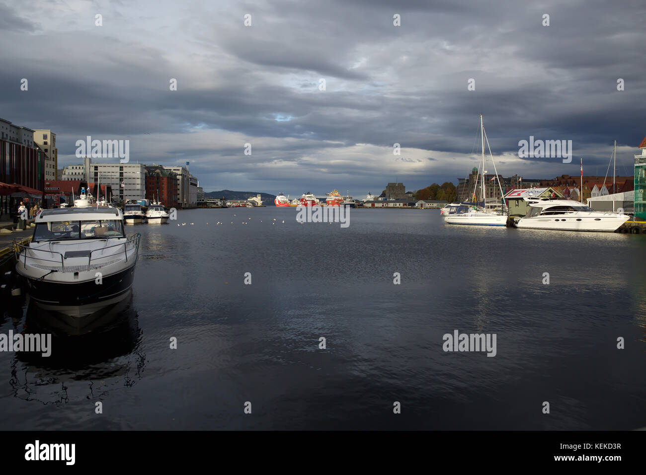 Bergen, Norway. 22nd Oct, 2017. Autumn sunshine across Bergen in Norway