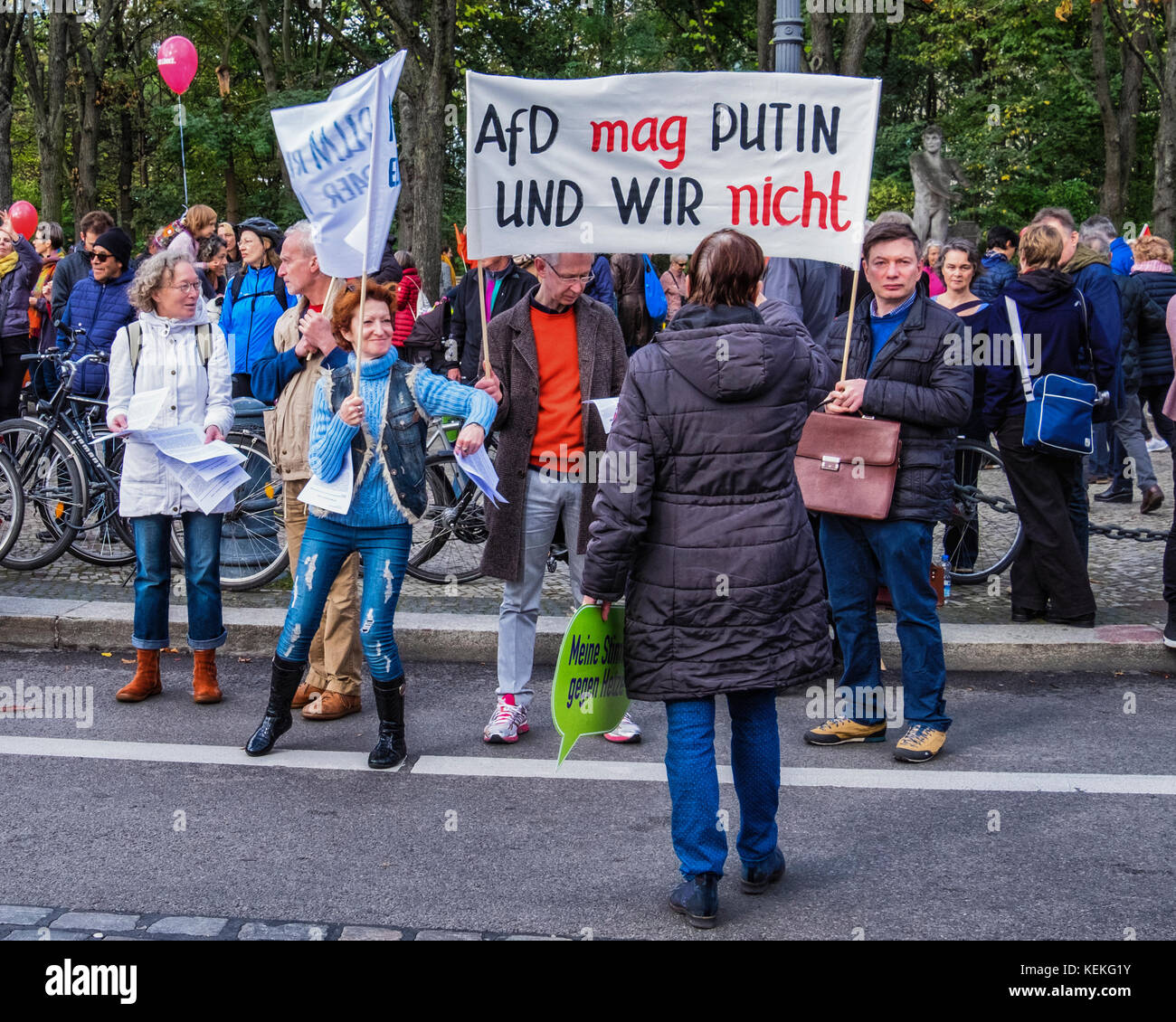 Berlin, Mitte. 22nd October 2017. Berliners protest against hate and racism In Parliament. Several thousand people collected at the Brandenburg Gate today to protest against racism in Parliament. The newly elected German parliament holds its first session on Tuesday 24th October and protestors marched past the Reichstag building to protest against the nationalist, anti-immigration AfD party who will appear in parliament for the first time having taken 12.6 percent of the vote in the recent election. Credit: Eden Breitz/Alamy Live News Stock Photo