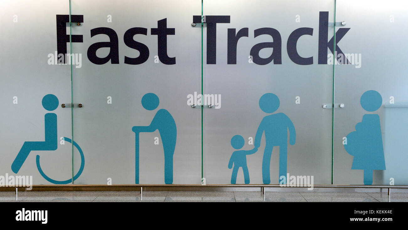 Airport fast walk hires stock photography and images Alamy