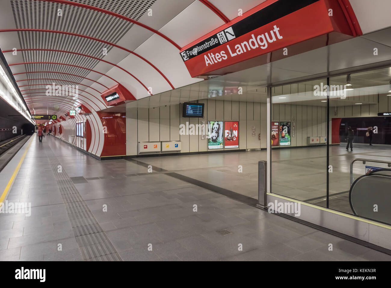 Wien, U-Bahn-Linie U1, Station Altes Landgut Stock Photo