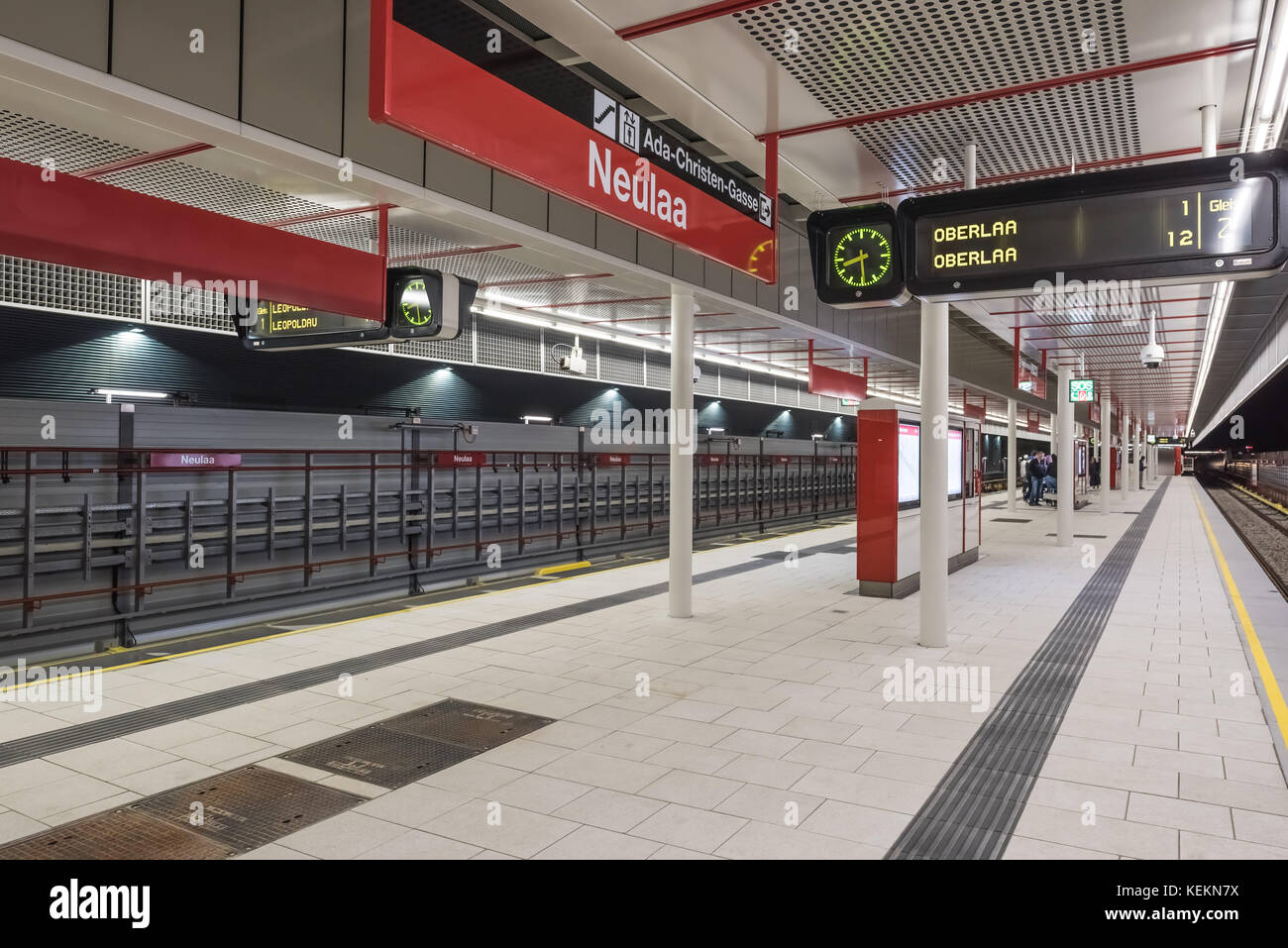 Wien, U-Bahn-Linie U1, Station Neulaa Stock Photo - Alamy