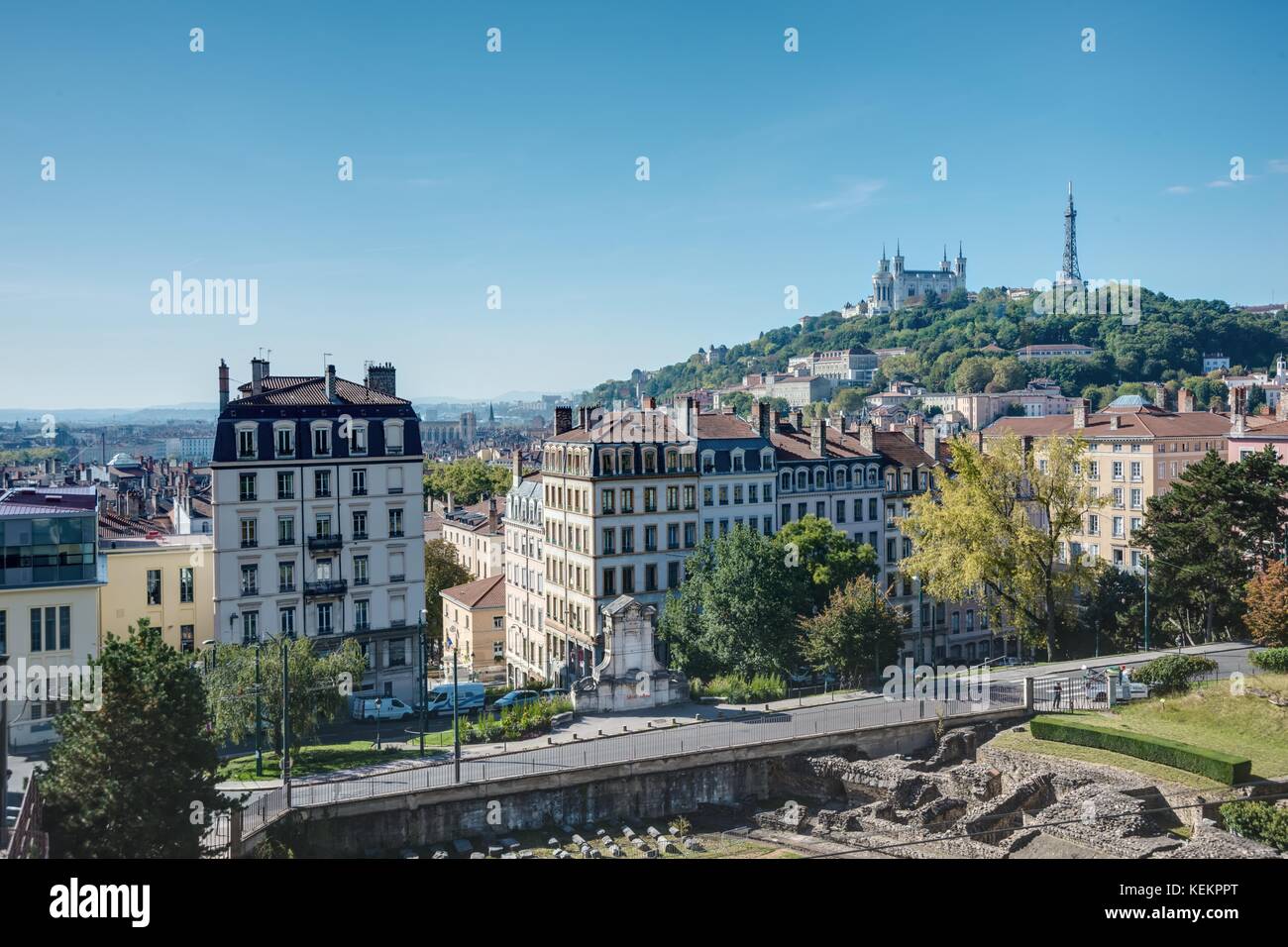 Lyon, Panorama von Rue des Tables Claudiennes mit Blick auf NotreDame