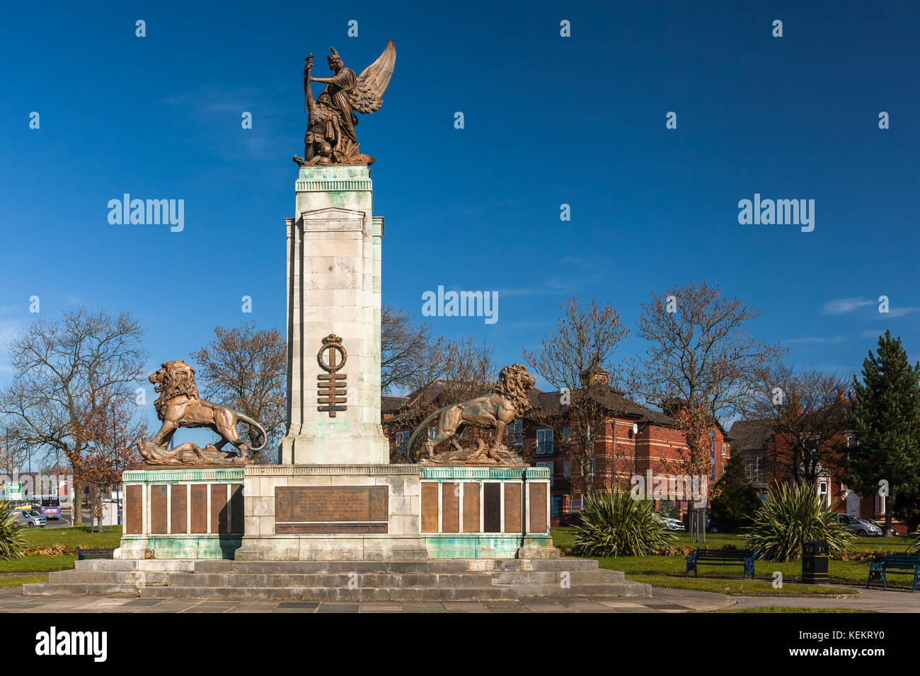 The memorial to the fallen in Ashton Under Lyne's memorial gardens Stock Photo Alamy