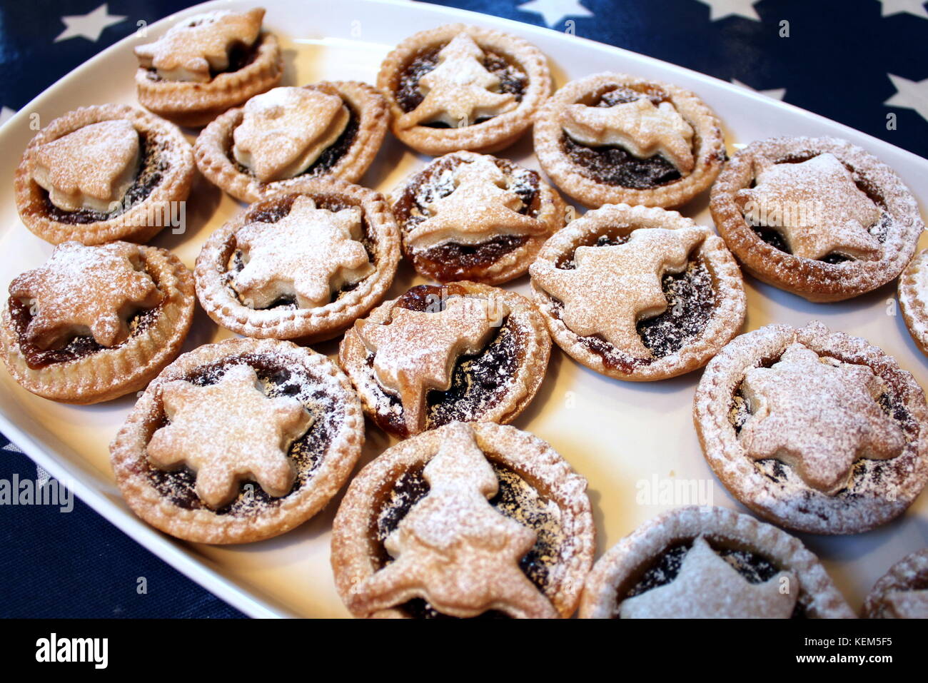 Mince pies tray hi-res stock photography and images - Alamy