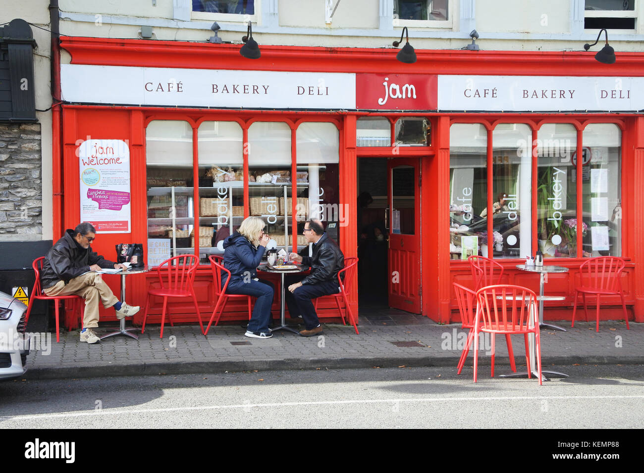 Street Cafe, Kenmare, County Kerry, Ireland - John Gollop Stock Photo