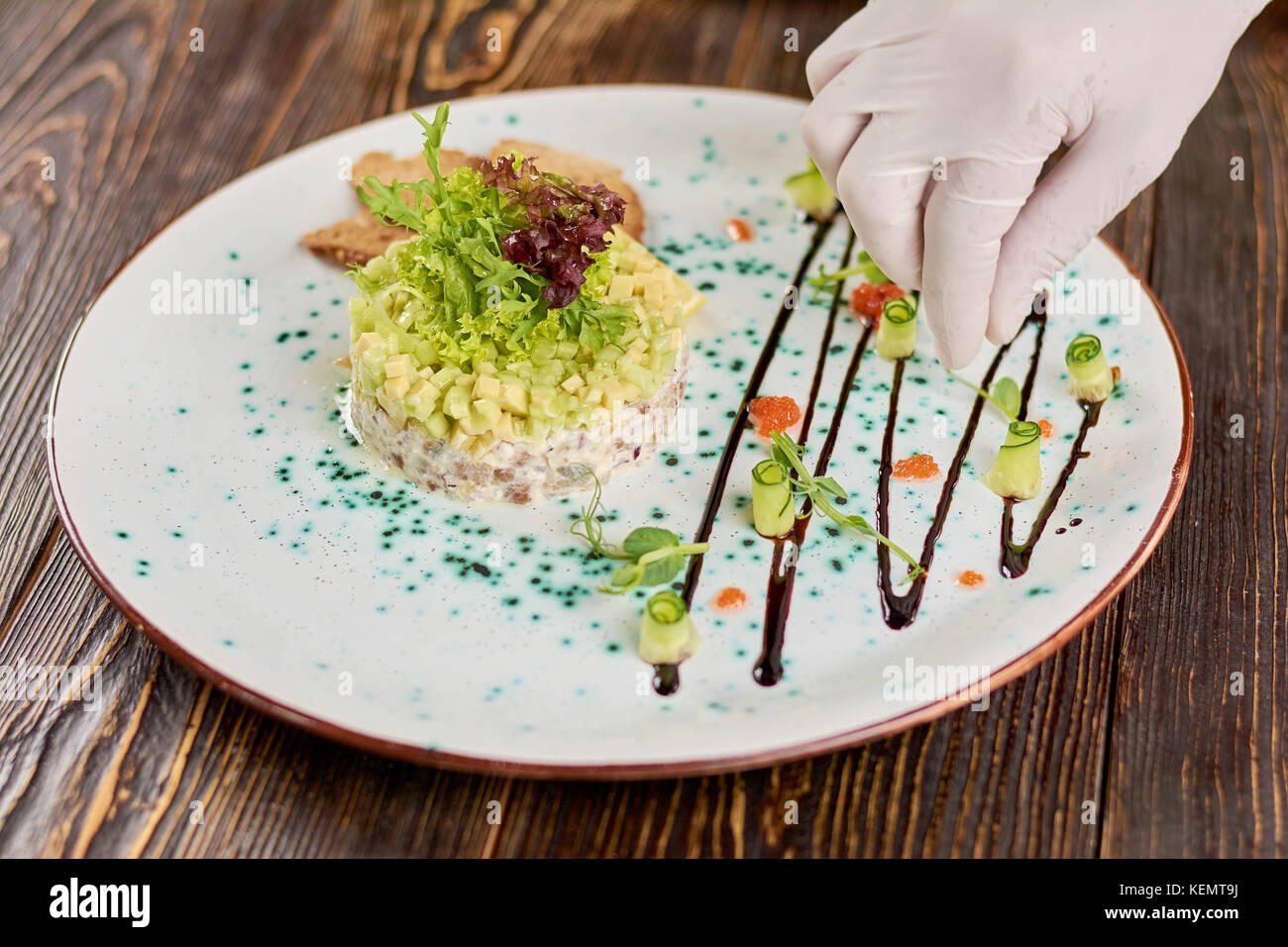 Chef hand decorating plate with salad. Cook preparing delicious salad at  restaurant. Beautifully served dish Stock Photo - Alamy