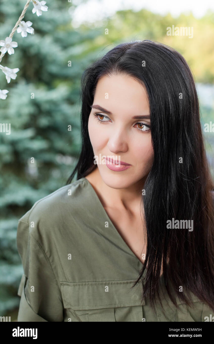 young brunette girl Stock Photo - Alamy