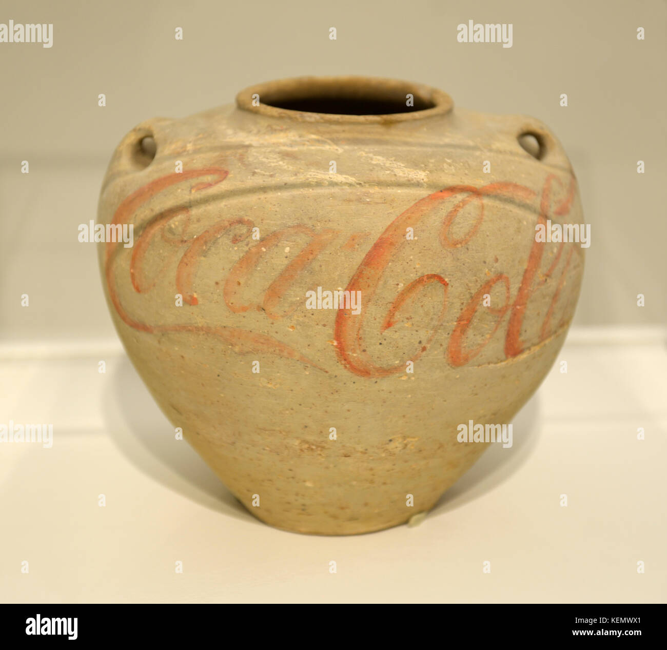 Han Dynasty Urn With Coca-Cola logo, 1993 by Chinese artist Ai Weiwei Stock Photo