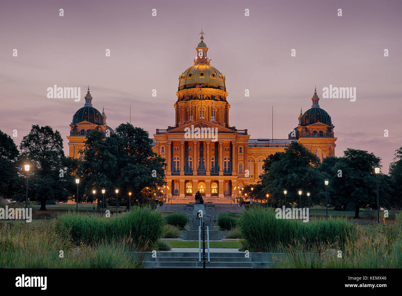 Iowa State Capitol building at dawn in Des Moines, Iowa Stock Photo