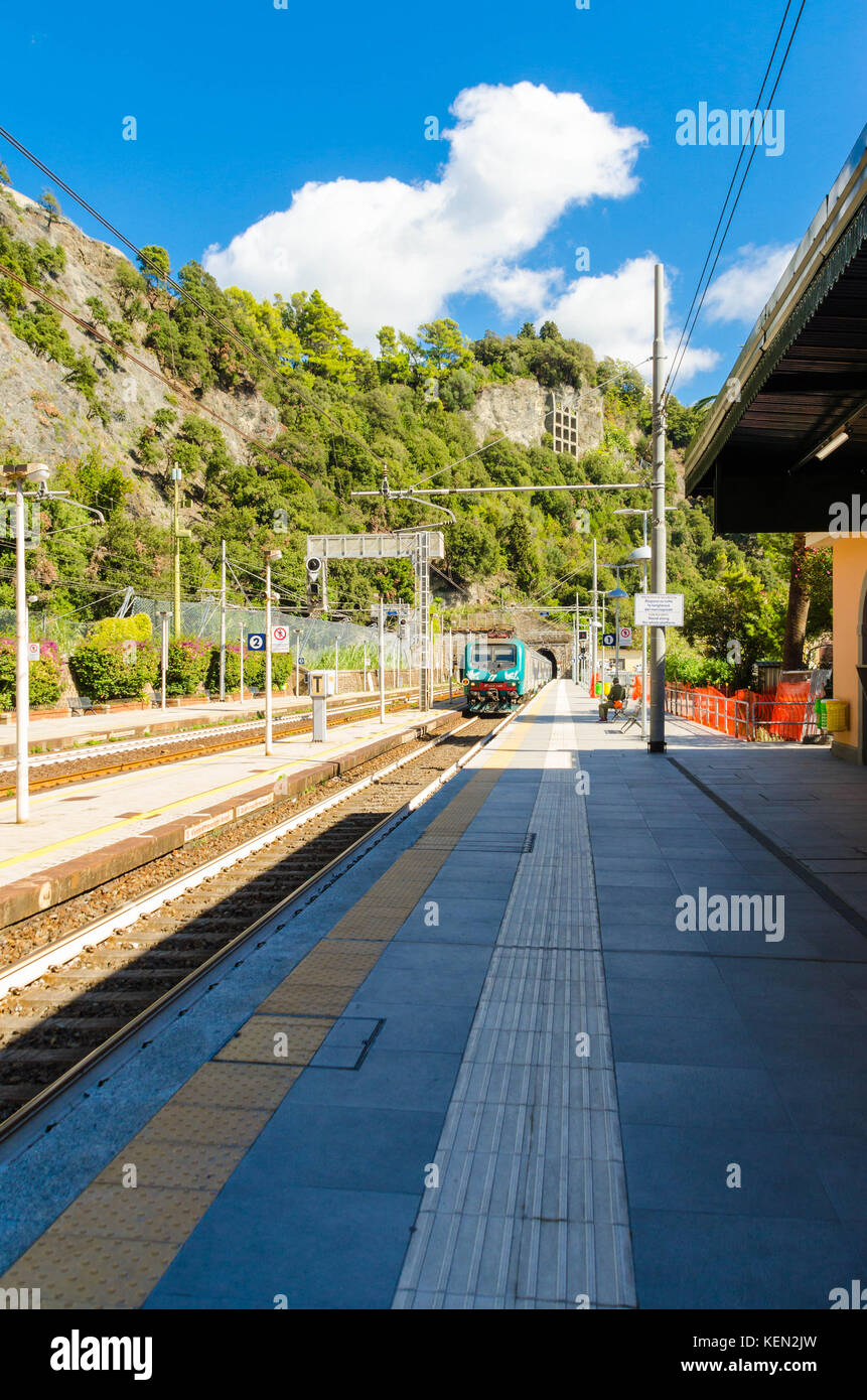 An E464 class electric locomotive arriving at platform 1 Monterosso railway station Italy Stock Photo