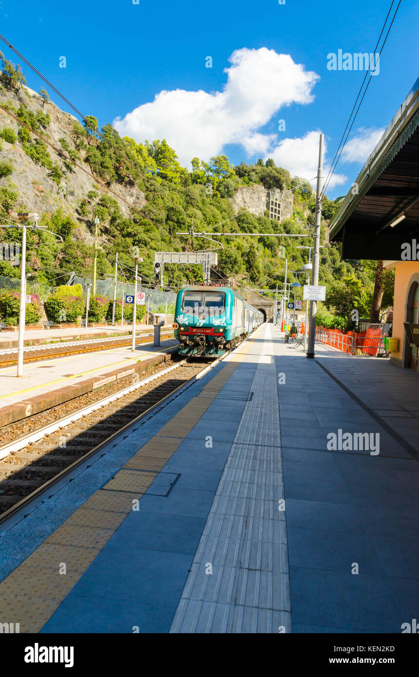 An E464 class electric locomotive arriving at platform 1 Monterosso railway station Italy Stock Photo