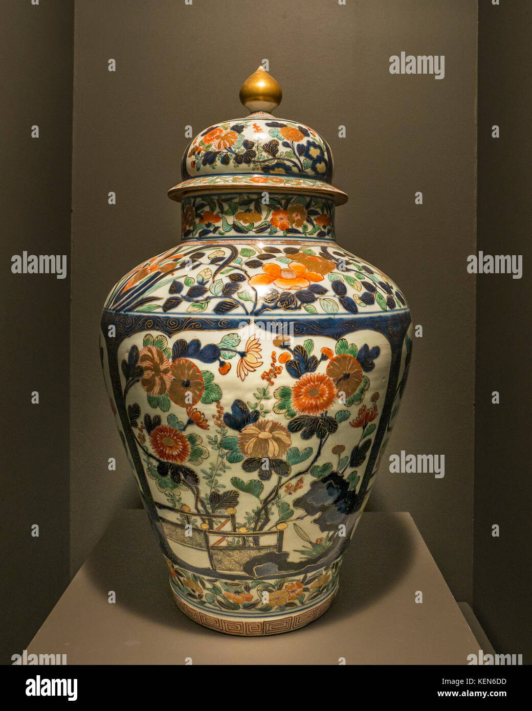 Japanese Porcelain Imari vase Arita 1680 17th Century Stock Photo 163964569 Alamy