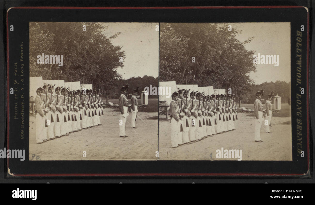 Group uniformed soldiers standing hi-res stock photography and images ...
