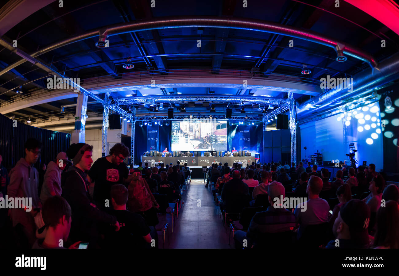 Zurich, Switzerland. 22nd Oct, 2017. Concentration on stage during the Counter-Strike (CSGO) eSports tournament at Zurich Game Show 2017. The annual Zurich Game Show at Zurich's exhibition centre is Switzerland's largest eSports and computer gaming event. Credit: Erik Tham/Alamy Live News Stock Photo