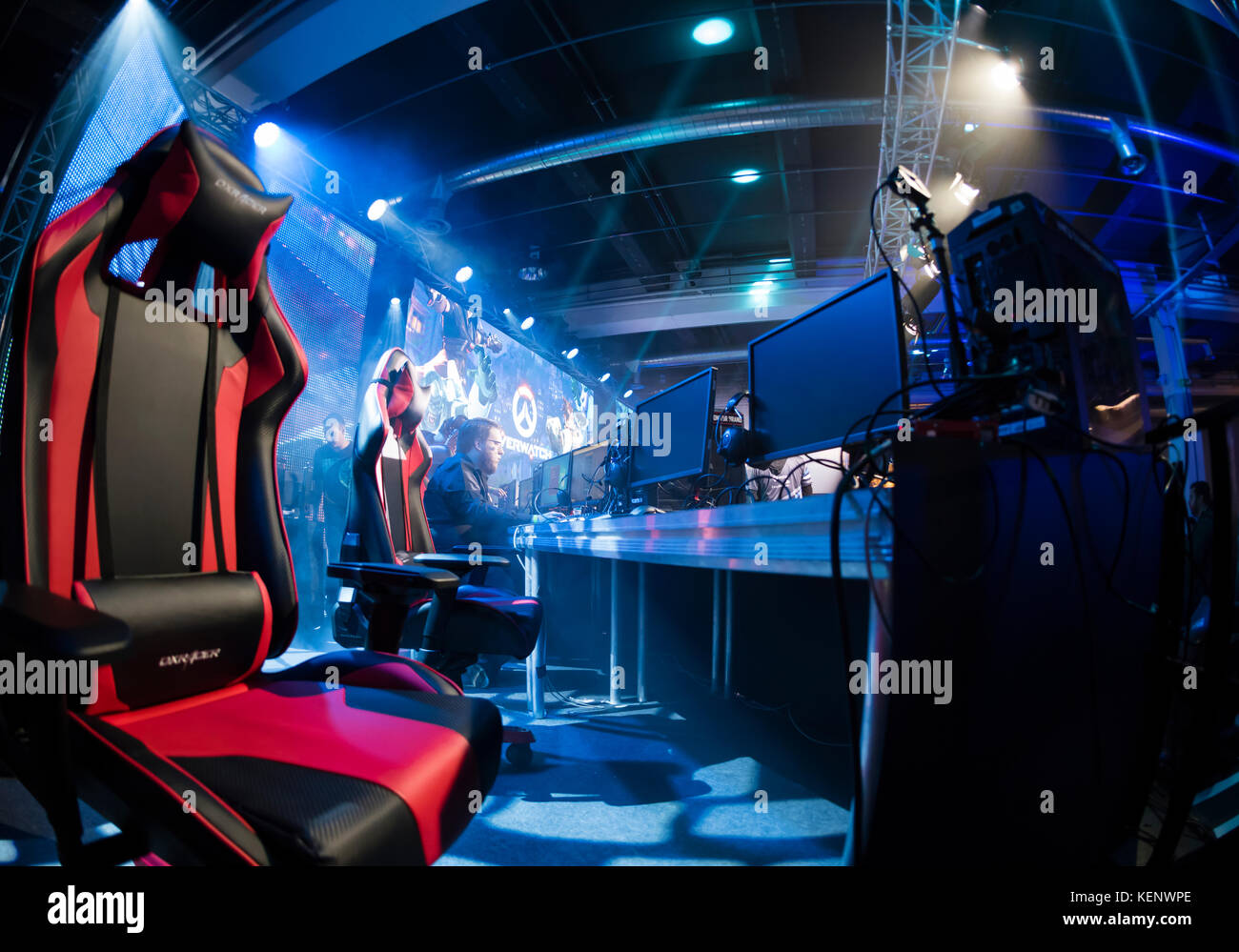 Zurich, Switzerland. 22nd Oct, 2017. Concentration on stage during the Overwatch eSports finals at Zurich Game Show 2017. The annual Zurich Game Show at Zurich's exhibition centre is Switzerland's largest eSports and computer gaming event. Credit: Erik Tham/Alamy Live News Stock Photo