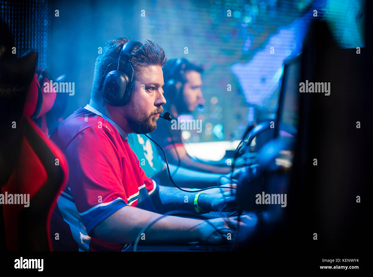 Zurich, Switzerland. 22nd Oct, 2017. Concentration on stage during the Overwatch eSports finals at Zurich Game Show 2017. The annual Zurich Game Show at Zurich's exhibition centre is Switzerland's largest eSports and computer gaming event. Credit: Erik Tham/Alamy Live News Stock Photo