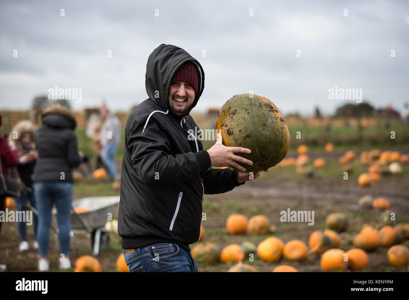 Pontefract, UK. 22nd Oct, 2017. A man is pictured while searching for a