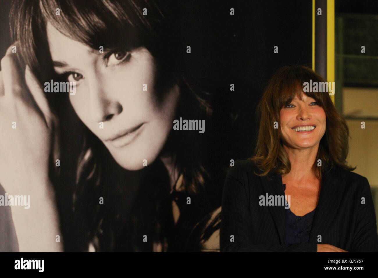Athens, Greece. 22nd Oct, 2017. CARLA BRUNI poses for the photographers
