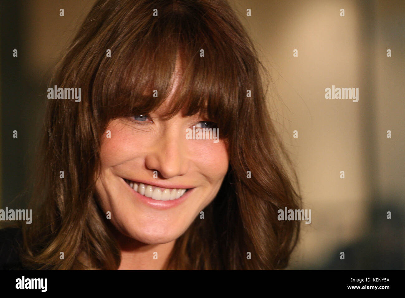 Athens, Greece. 22nd Oct, 2017. CARLA BRUNI poses for the photographers