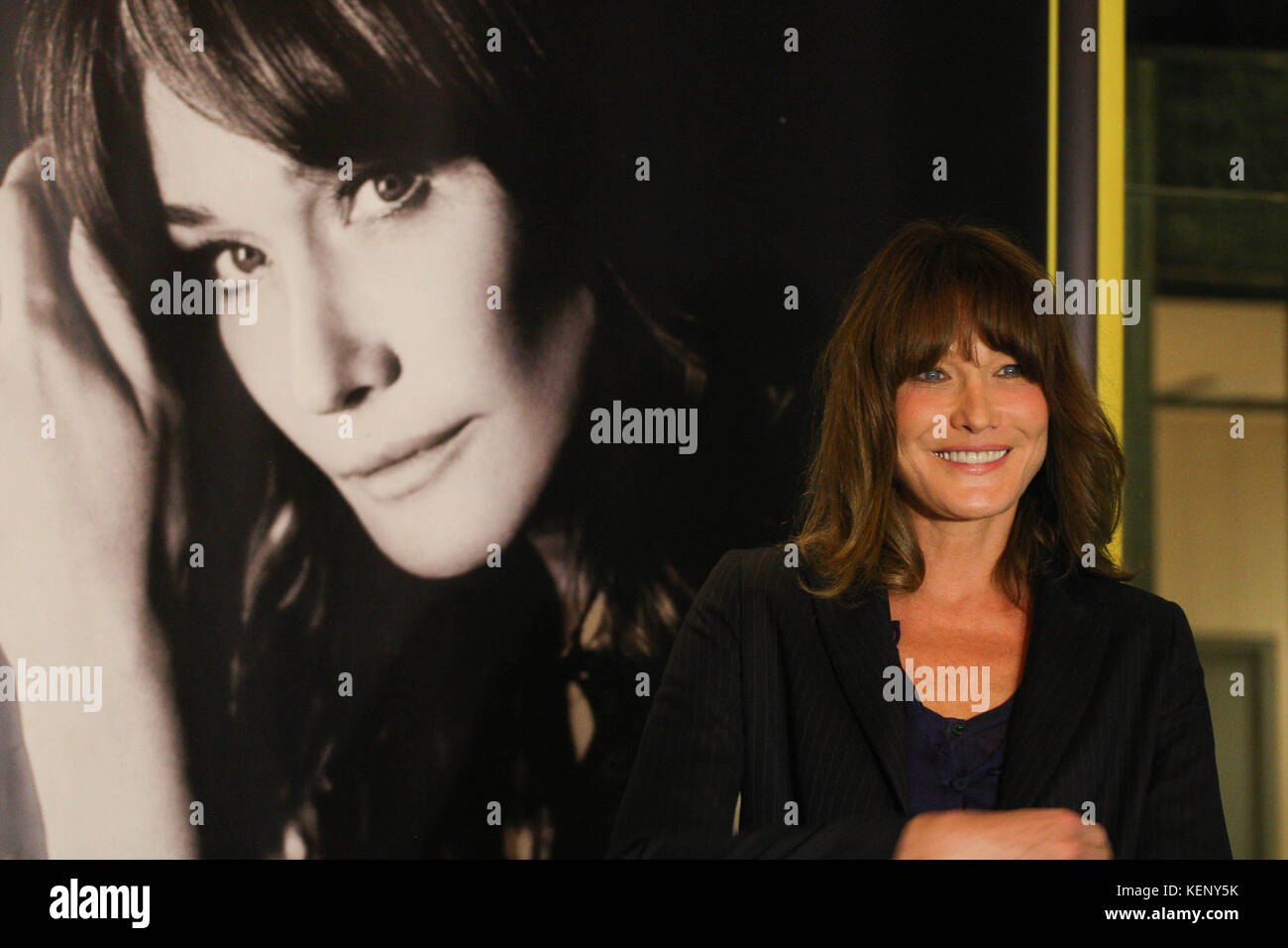 Athens, Greece. 22nd Oct, 2017. CARLA BRUNI poses for the photographers