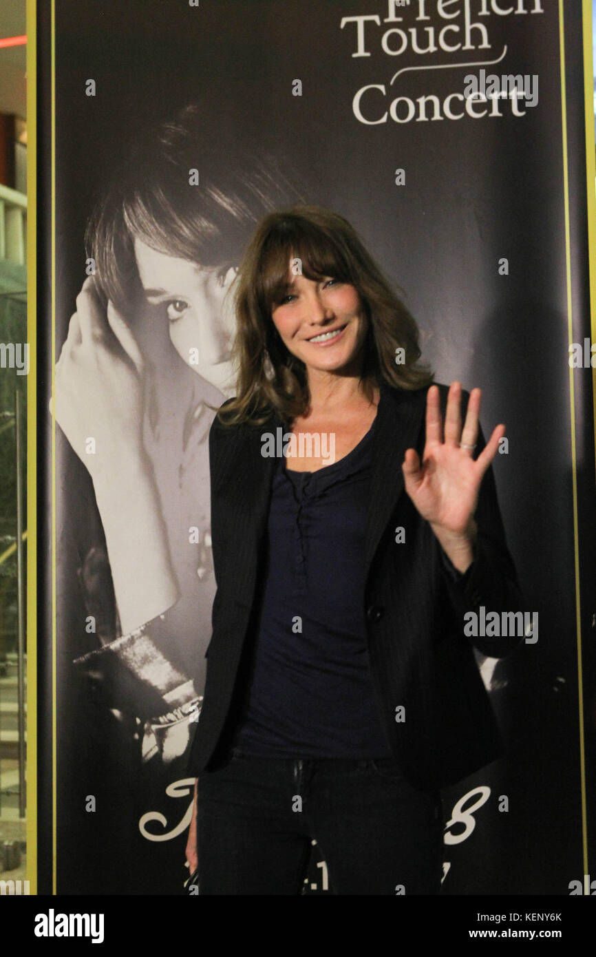 Athens, Greece. 22nd Oct, 2017. CARLA BRUNI poses for the photographers