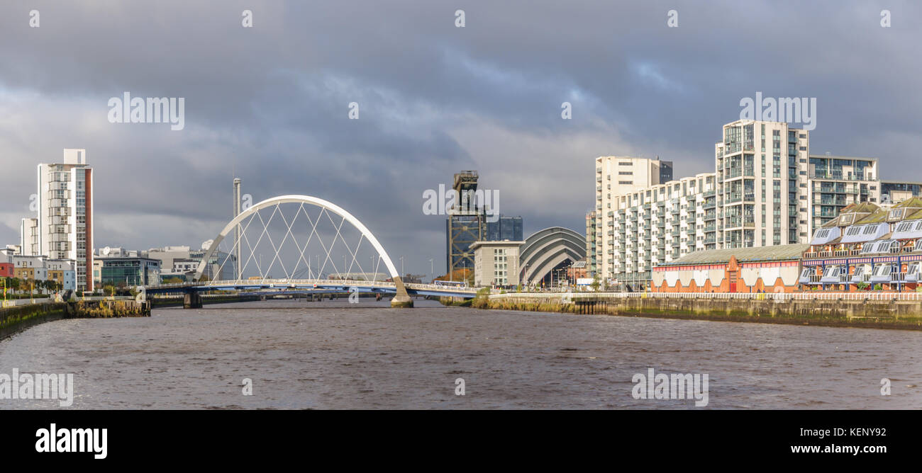 Glasgow, Scotland, UK. 22nd October, 2017. UK Weather. Panorama of the Clyde Arc road bridge spanning the River Clyde on a sunny afternoon. Credit: Skully/Alamy Live News Stock Photo
