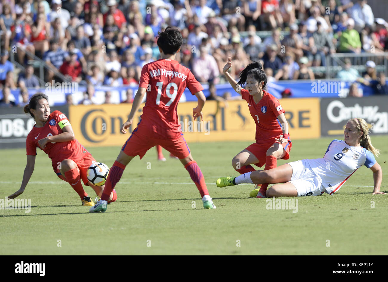Cary, North Carolina, USA. 22nd Oct, 2017. LIDSEY HORAN (9) of USA slides for the ball against CHO SOHYUN, left, and LEE MINA (7) of Korea Republic. The USA played Korea Republic in a women soccer game that took place at the WakeMed Soccer Park in Cary, N.C. on Sunday, October 22, 2017. USA won 6-0. Credit: Fabian Radulescu/ZUMA Wire/Alamy Live News Stock Photo