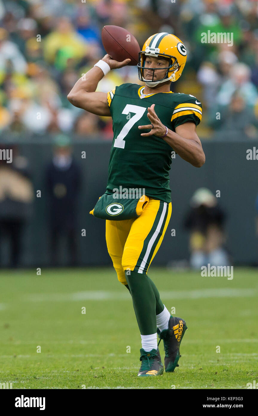 Green Bay, WI, USA. 22nd Oct, 2017. Green Bay Packers quarterback Brett Hundley #7 delivers a pass during the NFL Football game between the New Orleans Saints and the Green Bay Packers at Lambeau Field in Green Bay, WI. New Orleans defeated Green Bay 26-17. John Fisher/CSM/Alamy Live News Stock Photo