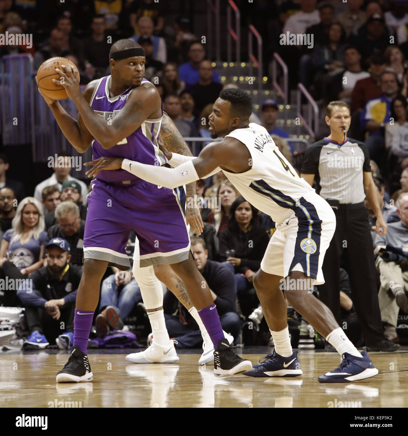 Denver, Colorado, USA. 21st Oct, 2017. Kings ZACH RANDOLPH, left, readies to make a pass with Nuggets PAUL MILSAP, right, defending him during the 1st. Half at the Pepsi Center Saturday night. The Nuggets beat the Kings 96-79. Credit: Hector Acevedo/ZUMA Wire/Alamy Live News Stock Photo