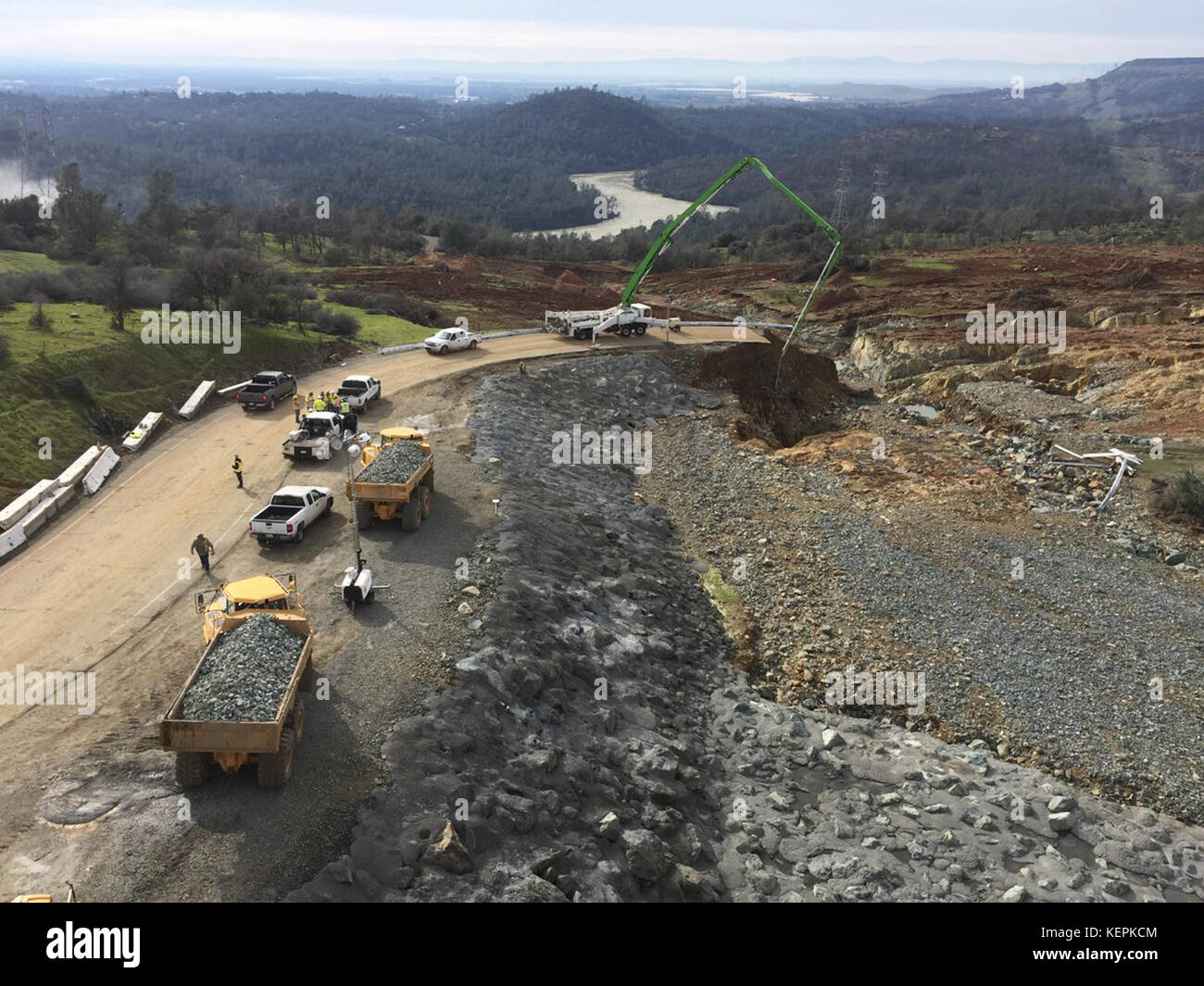 Oroville Dam emergency spillway concreting 1 Stock Photo Alamy