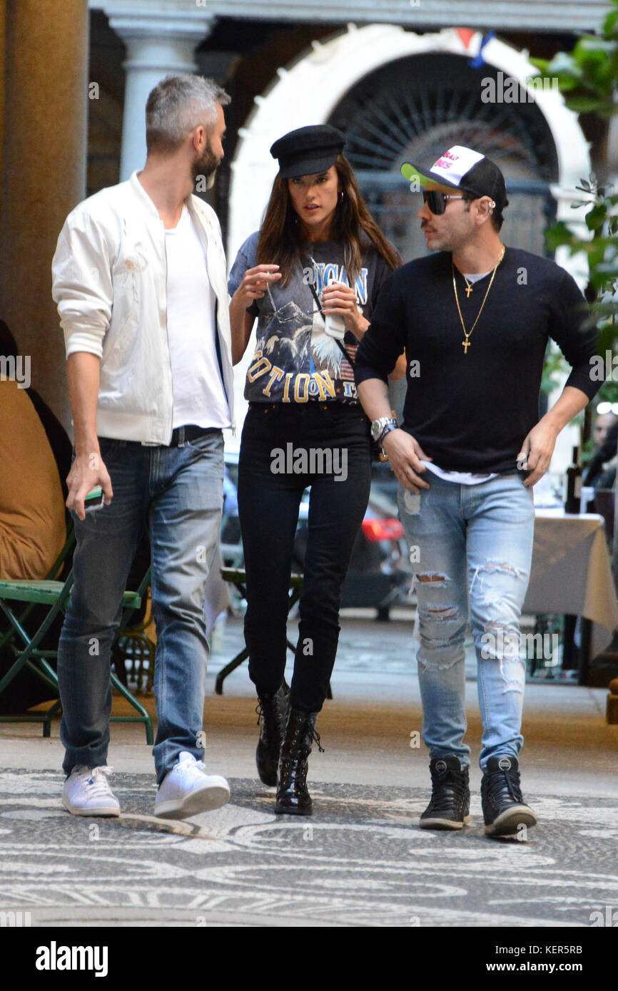 Alessandria Ambrosio goes to lunch with friends at Il Salumaio  Featuring: Alessandra Ambrosio Where: Milan, Italy When: 21 Sep 2017 Credit: WENN.com Stock Photo