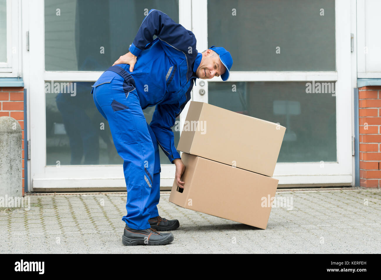 Man lifting heavy box hires stock photography and images Alamy