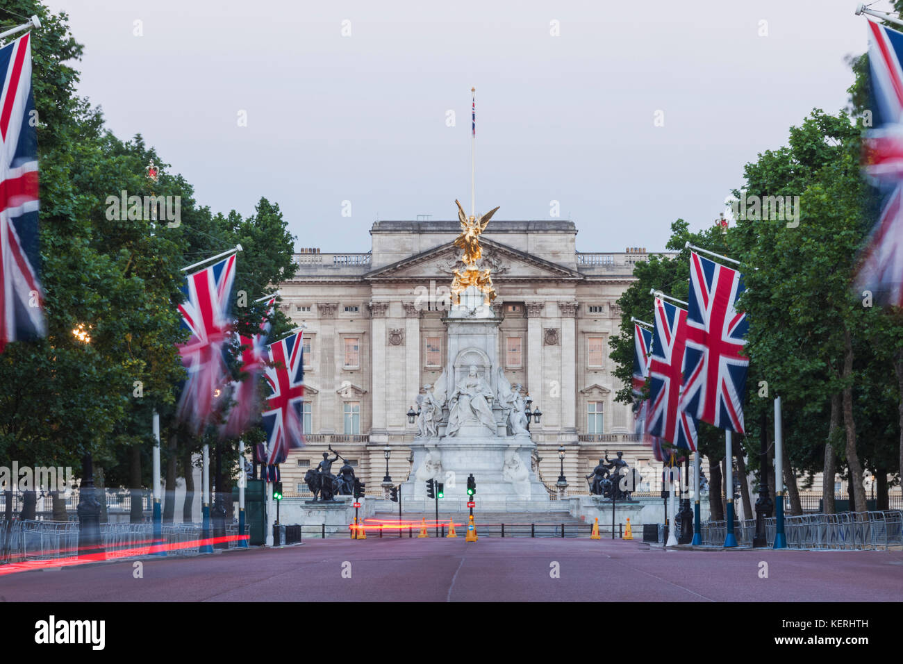 The mall london buckingham palace hires stock photography and images
