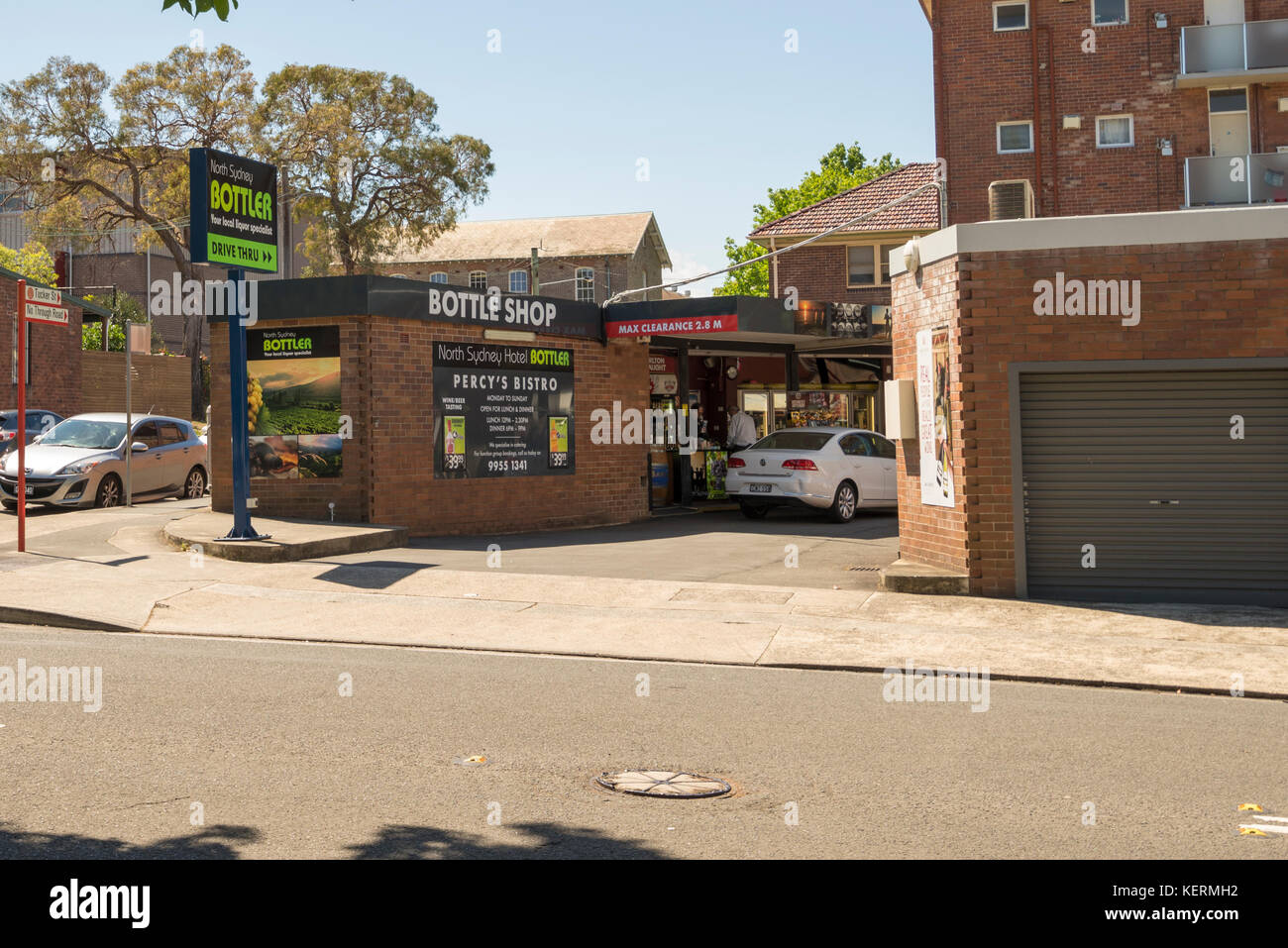 Drive thru bottle shop Stock Photo Alamy