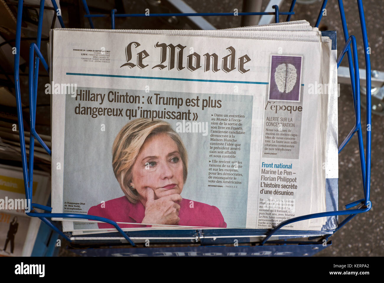 Hillary Clinton on the cover of the French daily newspaper, Le Monde Stock  Photo - Alamy