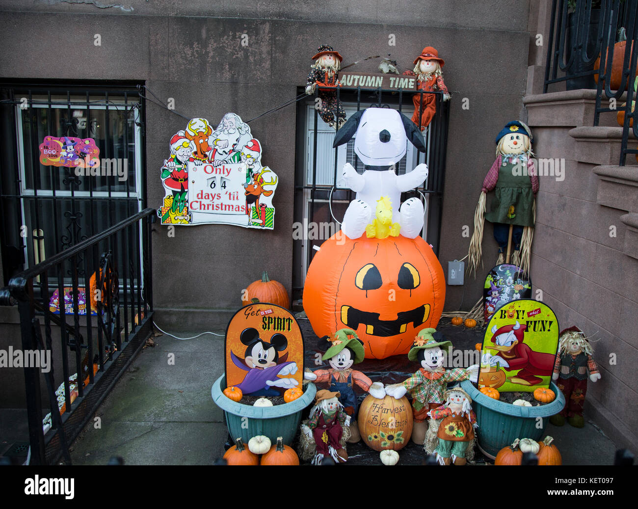 Halloween decorations in front of a brownstone in the Carroll Gardens