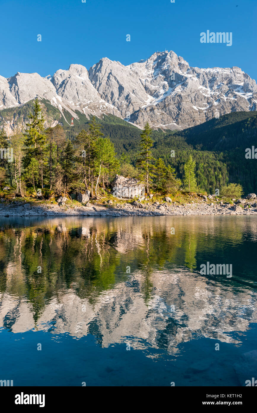 Lake Eibsee lake and Zugspitze, reflection in the lake, Wetterstein ...