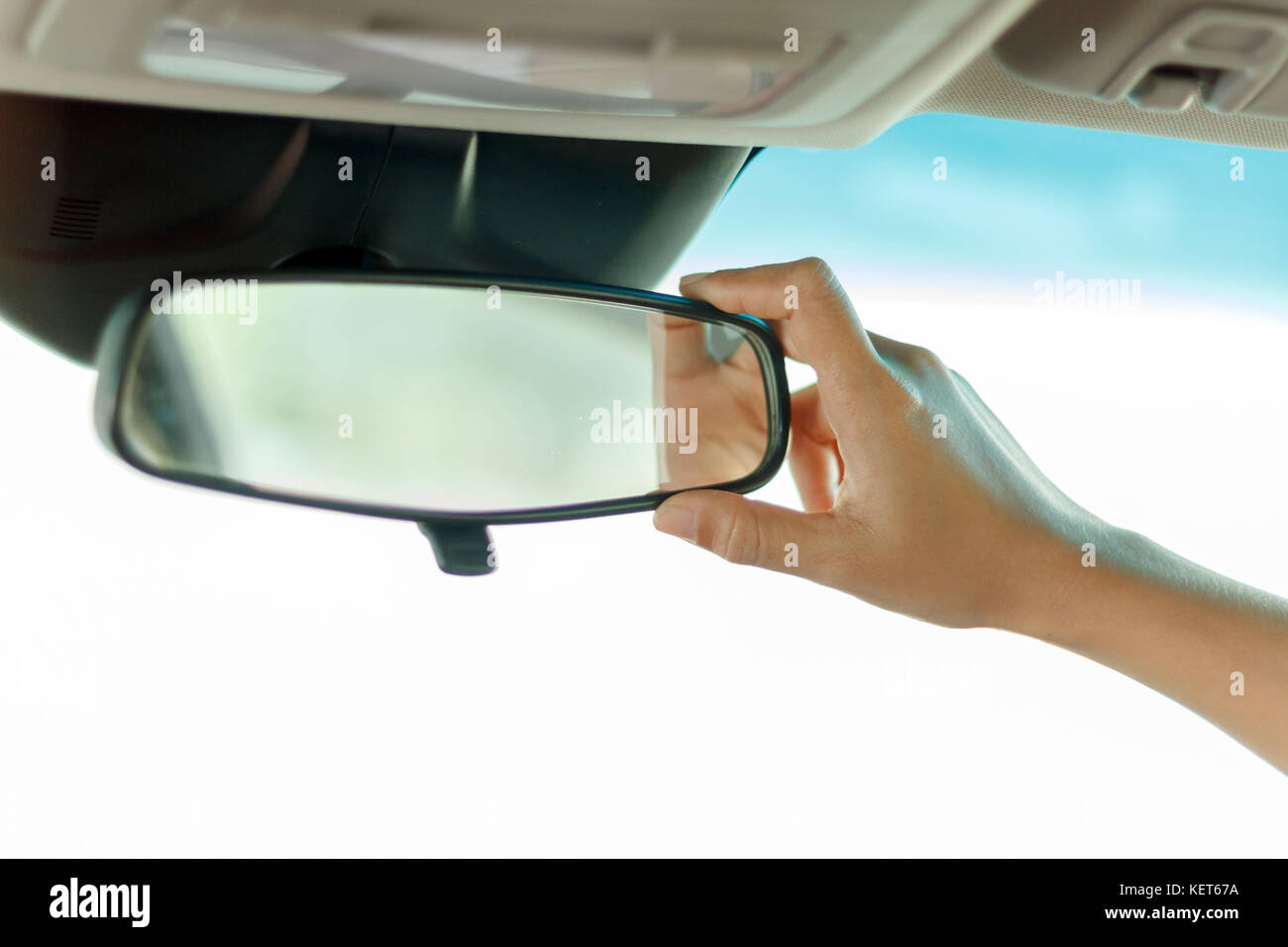 What Is a Rearview Mirror? - Kelley Blue Book