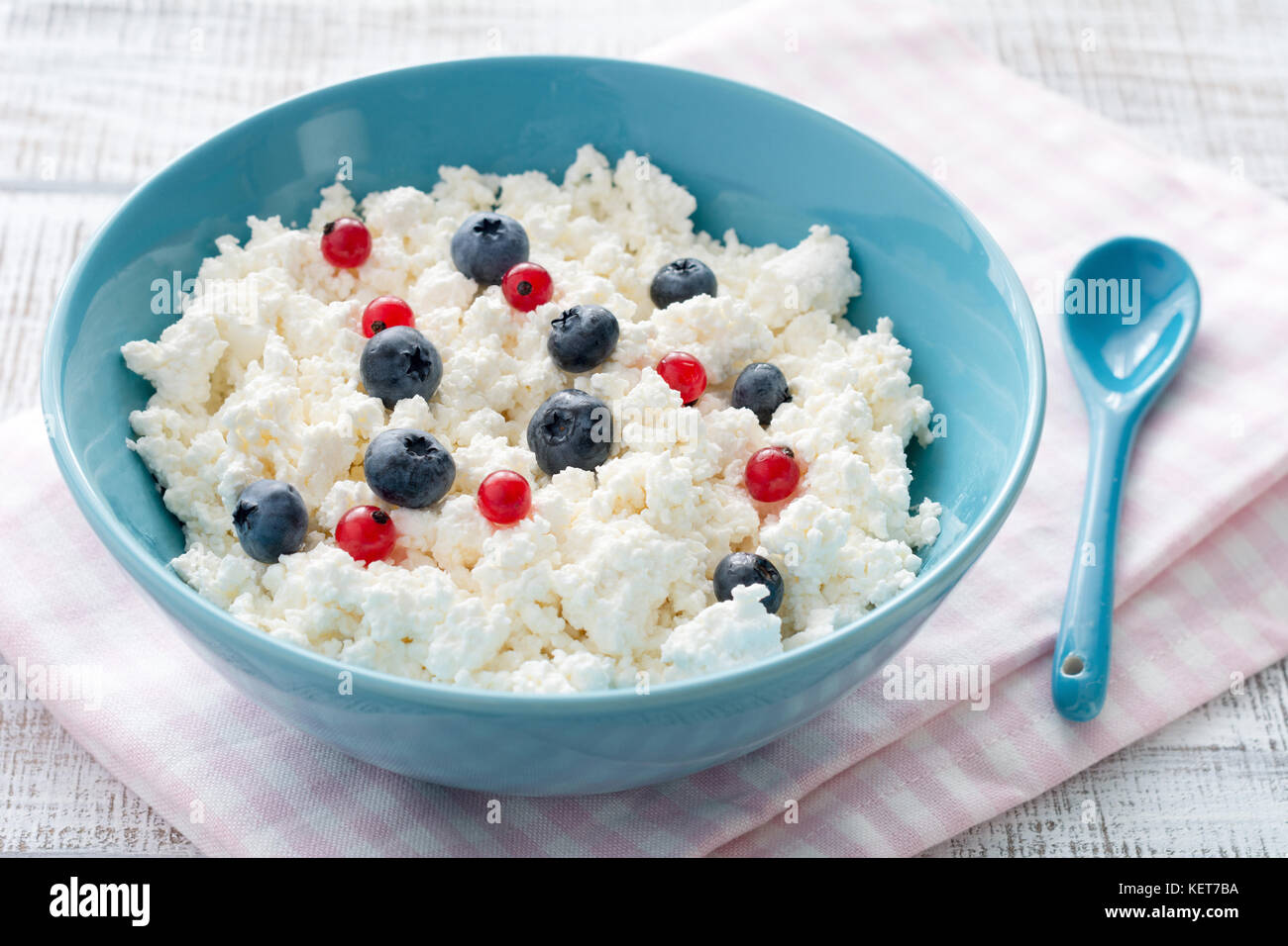 Fresh farmer's cheese, curd cheese, tvorog or ricotta with fresh berries in  blue bowl. Healthy organic dairy product Stock Photo - Alamy, image size:1300x956