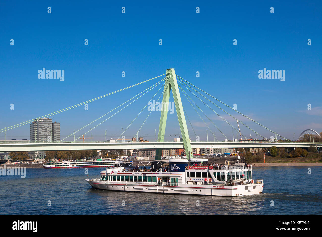 Germany, Cologne, the Severins bridge, excursion boat on the river Rhine.  Deutschland, Koeln, die Severinsbruecke, Ausflugsschiff auf dem Rhein. Stock Photo