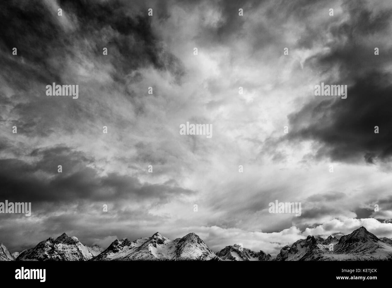 Serras De Neve Em Ushuaia. Terra Do Fogo. Foto de Stock - Imagem de  argentina, panorama: 277744952