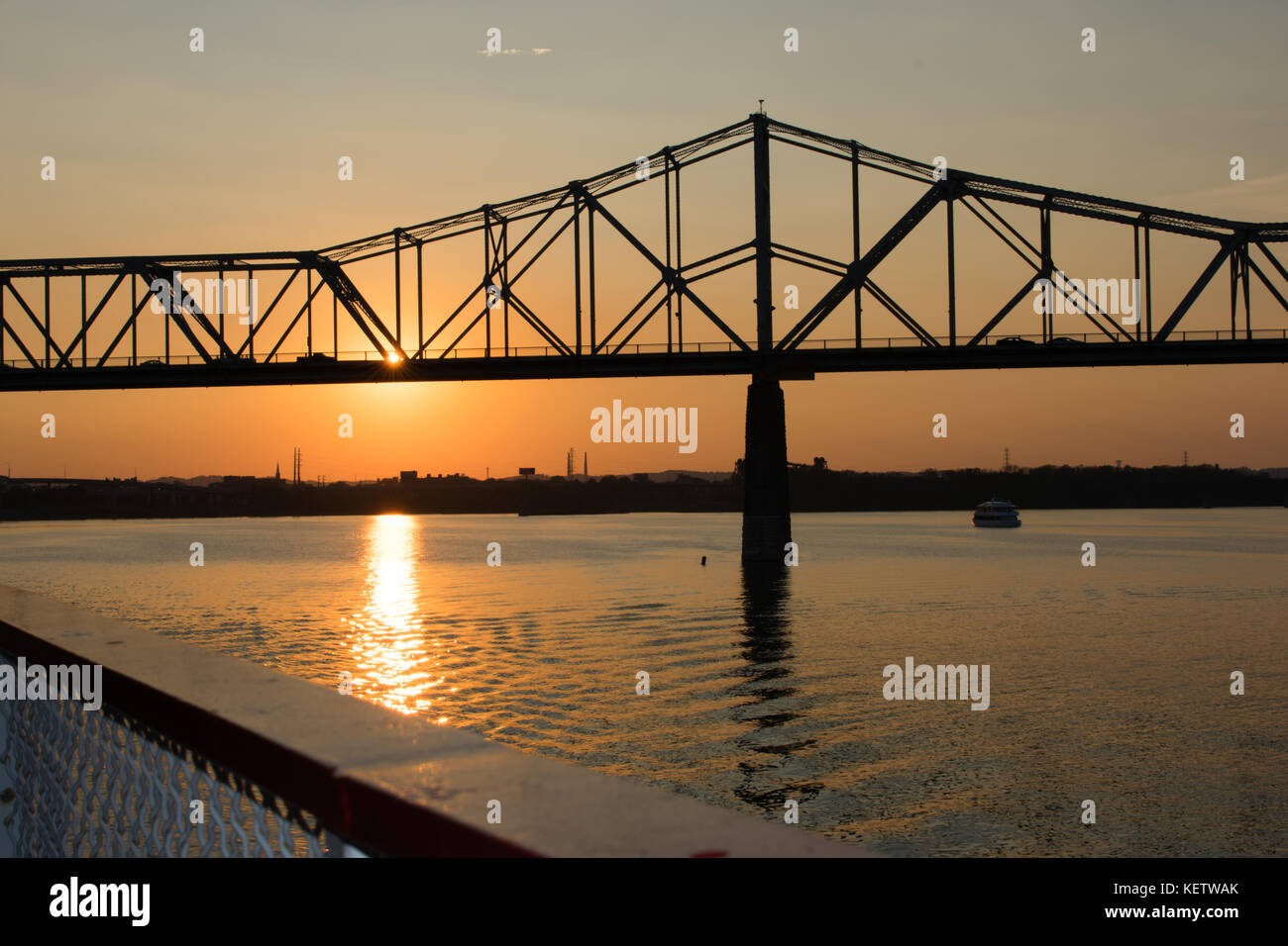 Bridge across the Ohio River in Louisville, Kentucky at sunset Stock Photo