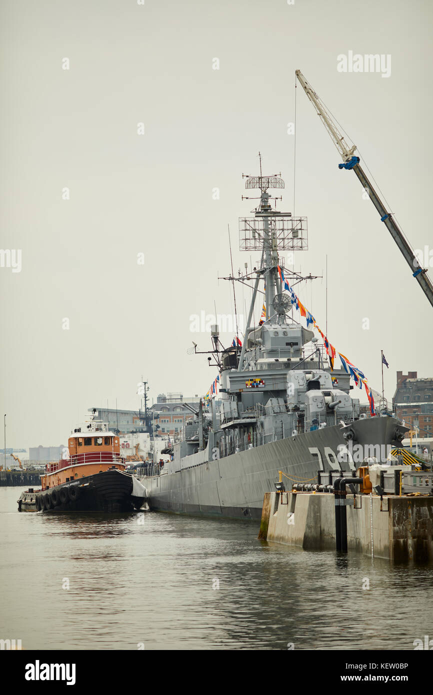 Fletcher class destroyer hires stock photography and images Alamy
