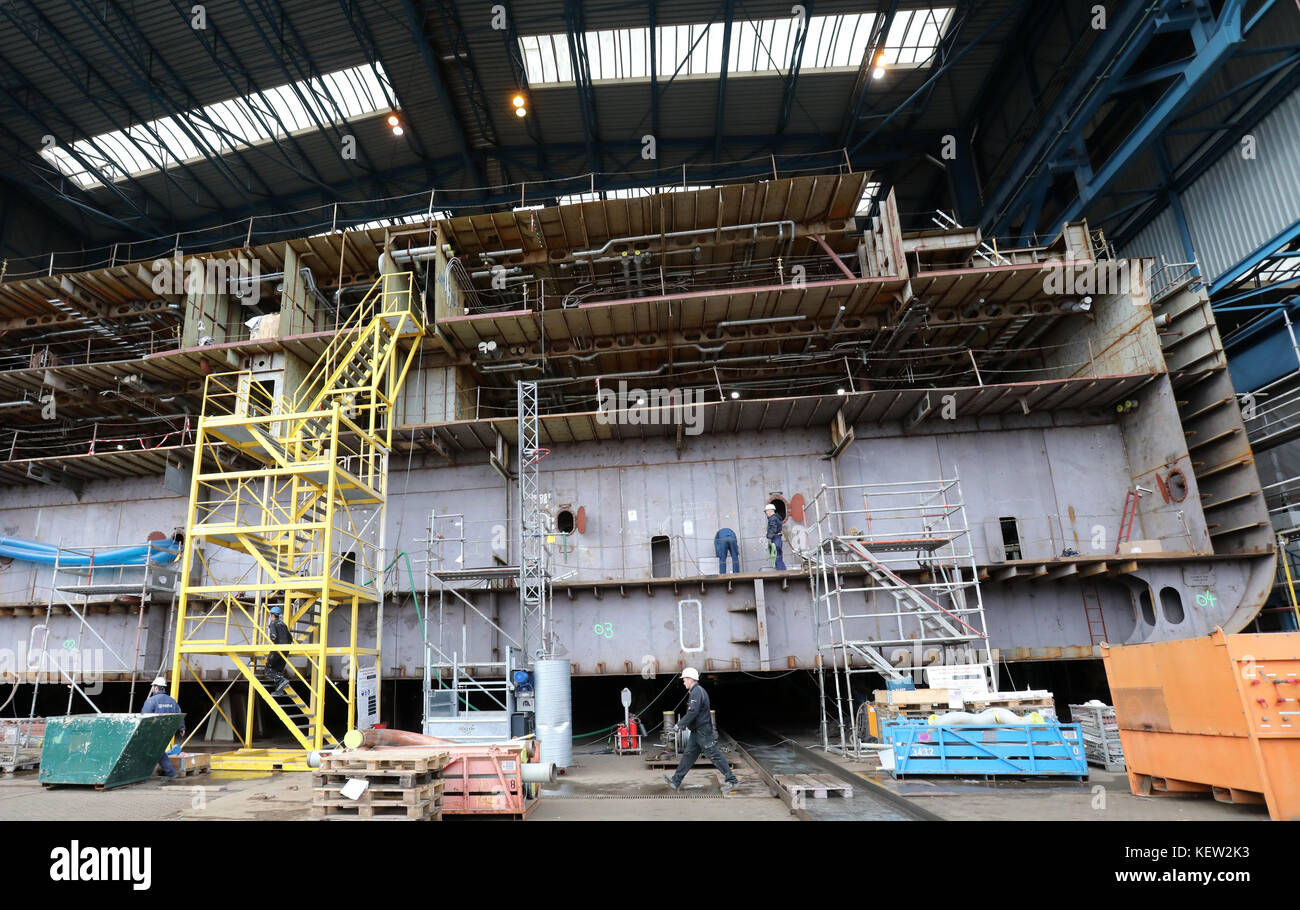 Rostock, Germany. 23rd Oct, 2017. LNG drive modules are built at the