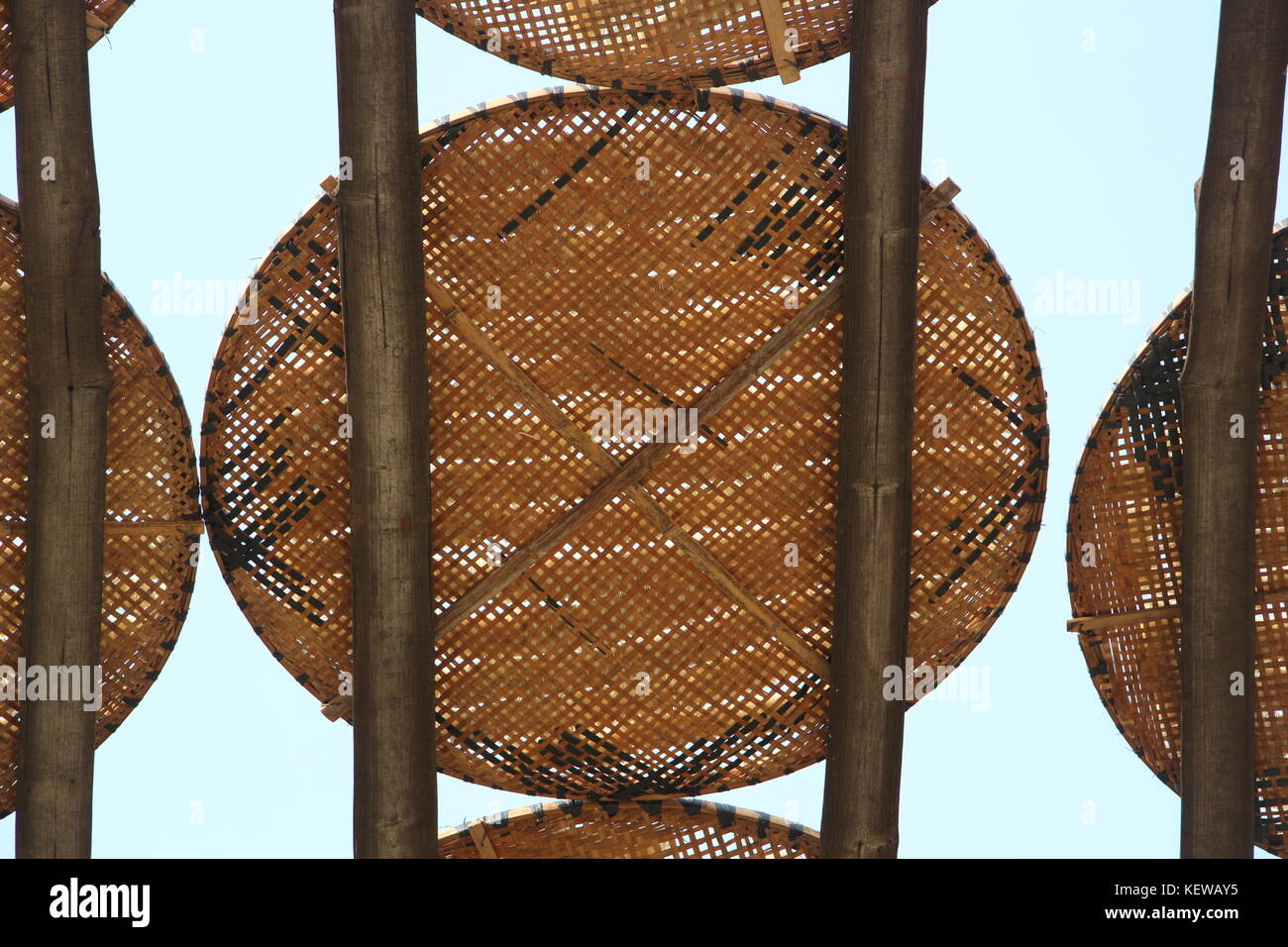 Xiaogan, China. 24th Oct, 2017.(EDITORIAL USE ONLY. CHINA OUT) .People are busy with making traditional fish meat noodle in Xiaogan, central China's Hubei Province. The fish meat noodle is a kind of traditional Chinese food. Credit: SIPA Asia/ZUMA Wire/Alamy Live News Stock Photo