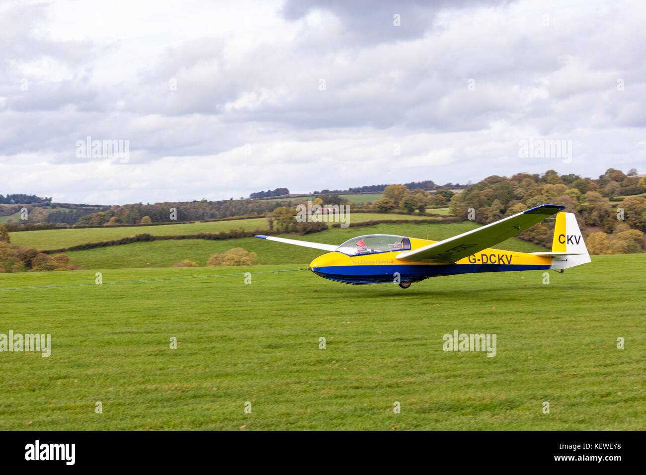 A glider being towed up by tug at the Black Mountains Gliding Club on the Brecon Beacons near Talgarth, Powys, Wales UK Stock Photo