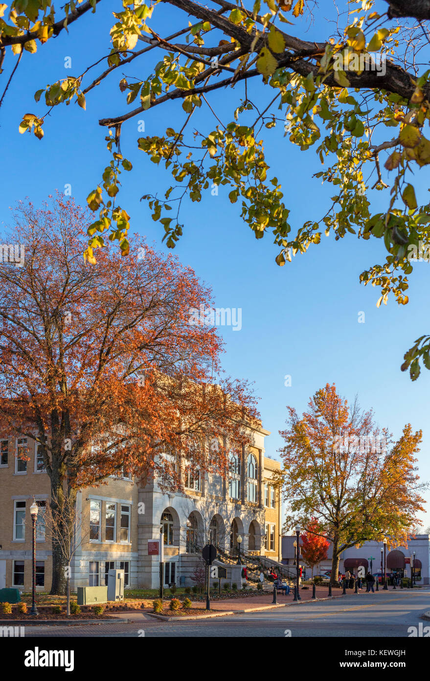 NE A Street in downtown looking towards the Benton County Circuit Courthouse, Bentonville, Arkansas, USA Stock Photo